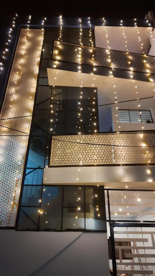 Advaitam Hotel Ujjain Buitenkant foto